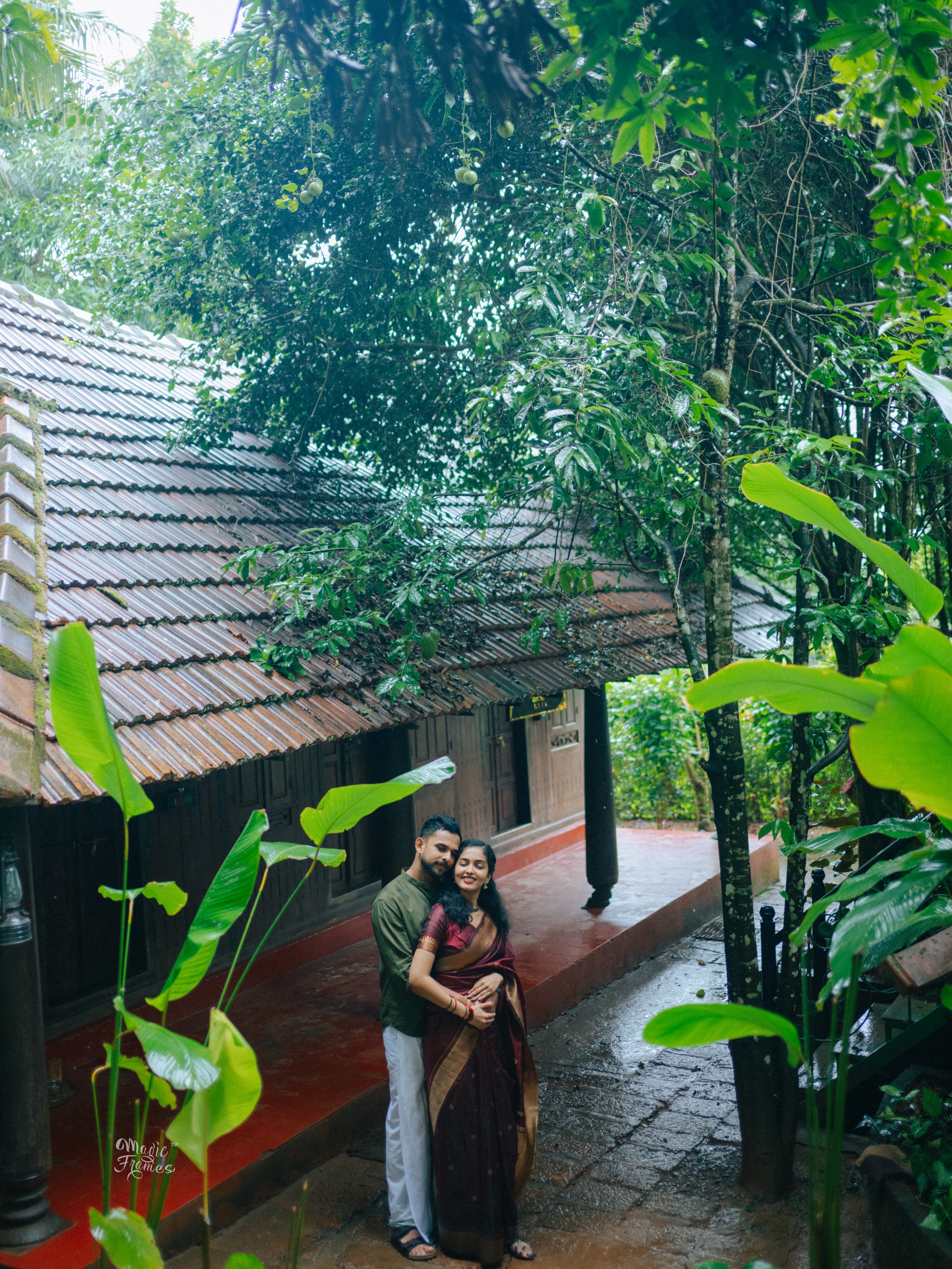 Couple beneath lush greenery photographed by Magic Frames